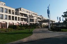 Picture: "Yachthafenresidenz Hohe Düne" hotel entrance.