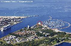 Picture: "Yachthafenresidenz Hohe Düne" with congress centre and marina (centre). Left Warnemünde cruise terminal, railway station and beach.